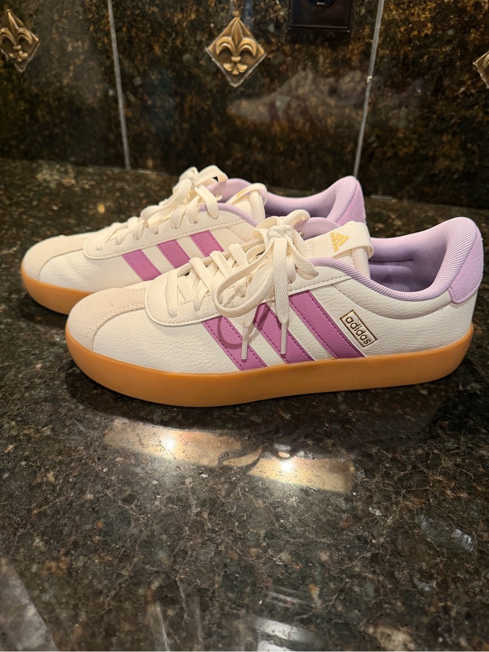 adidas White & Lavender Low-Top Sneakers with Gum Sole Womens size 9